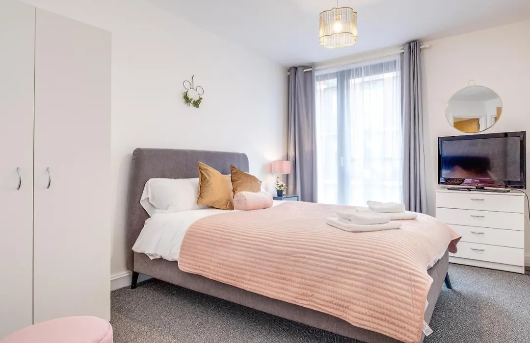 Fairytale 2 Bedroom Apartment City Centre Free Parking-1