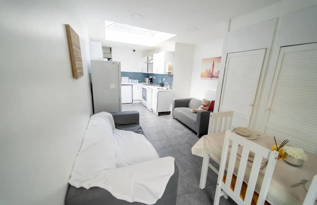 Stay Sa Cosy Equipped Studios Available 10 Mins From The City! Free Wifi &50" Smart Tv'S!-1