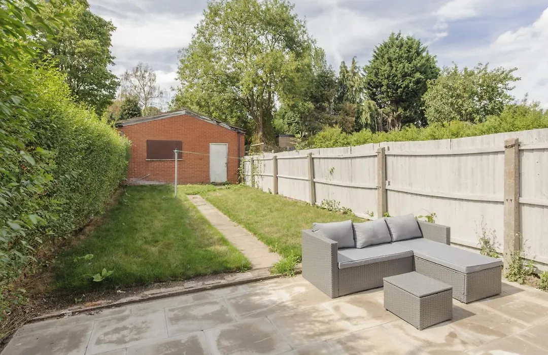 Ryland House Sleeps 8 M6 Access & Garden-1