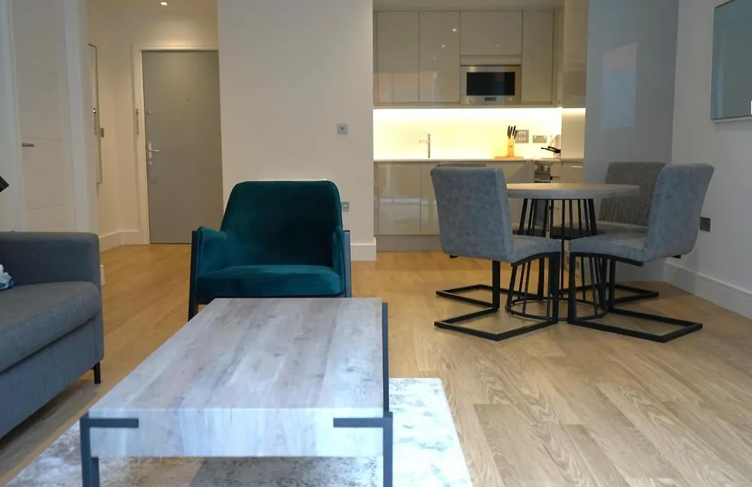 Exceptional 1King Lifestyle Apartment - Centrally Located-1