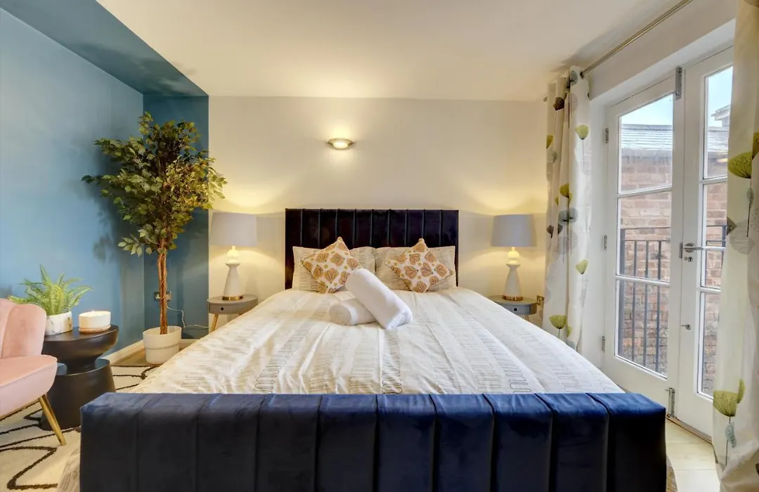 City Centre Jewel: 2-Bedroom with Secured Parking-1