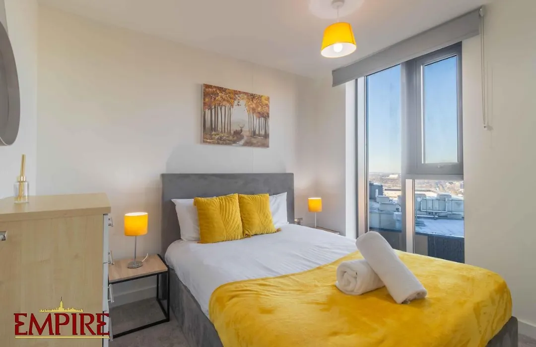 Stylish 2 Bed Apartment Broad Street!-1
