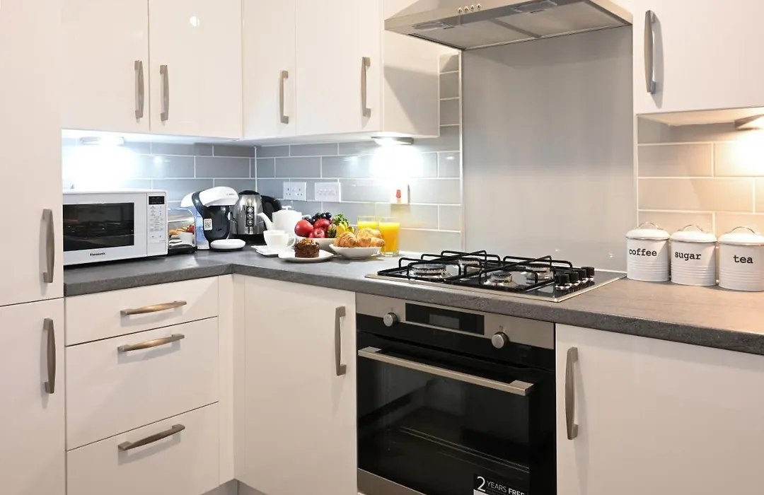 Luxury 4 Bed House With Gated Parking In The Heart Of Birmingham!-1