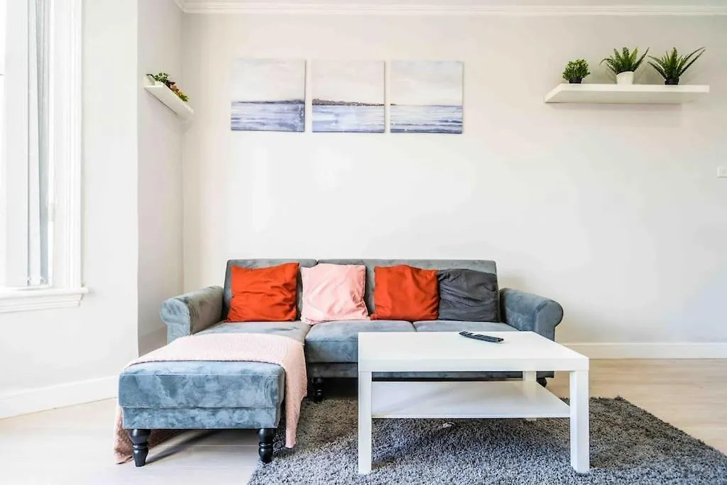 Beautiful Flat With Free Parking-1