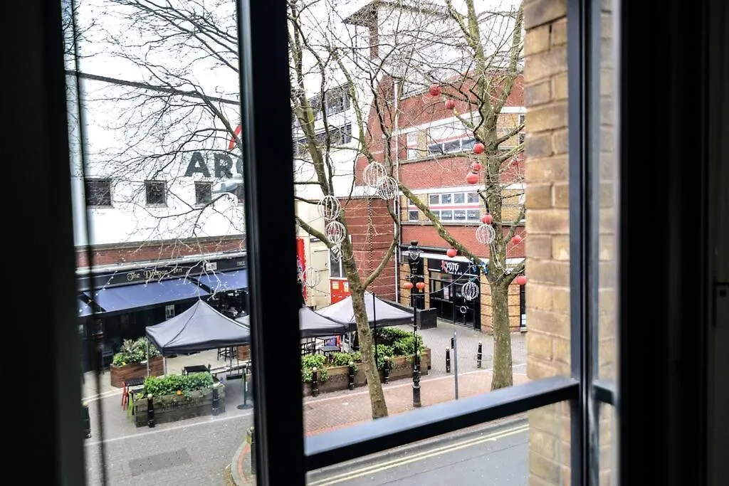 Stylish One Bedroom Apartment In Birmingham City Centre-1