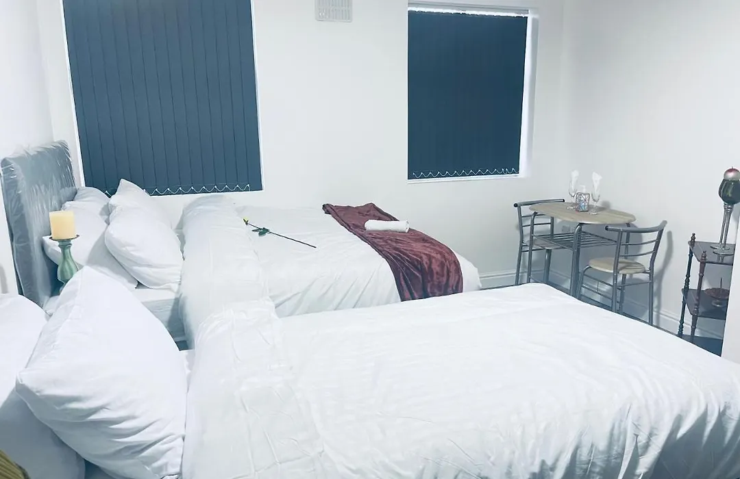 1 Bed Apartment With 2 Beds 1 Double Plus 1 Single-1