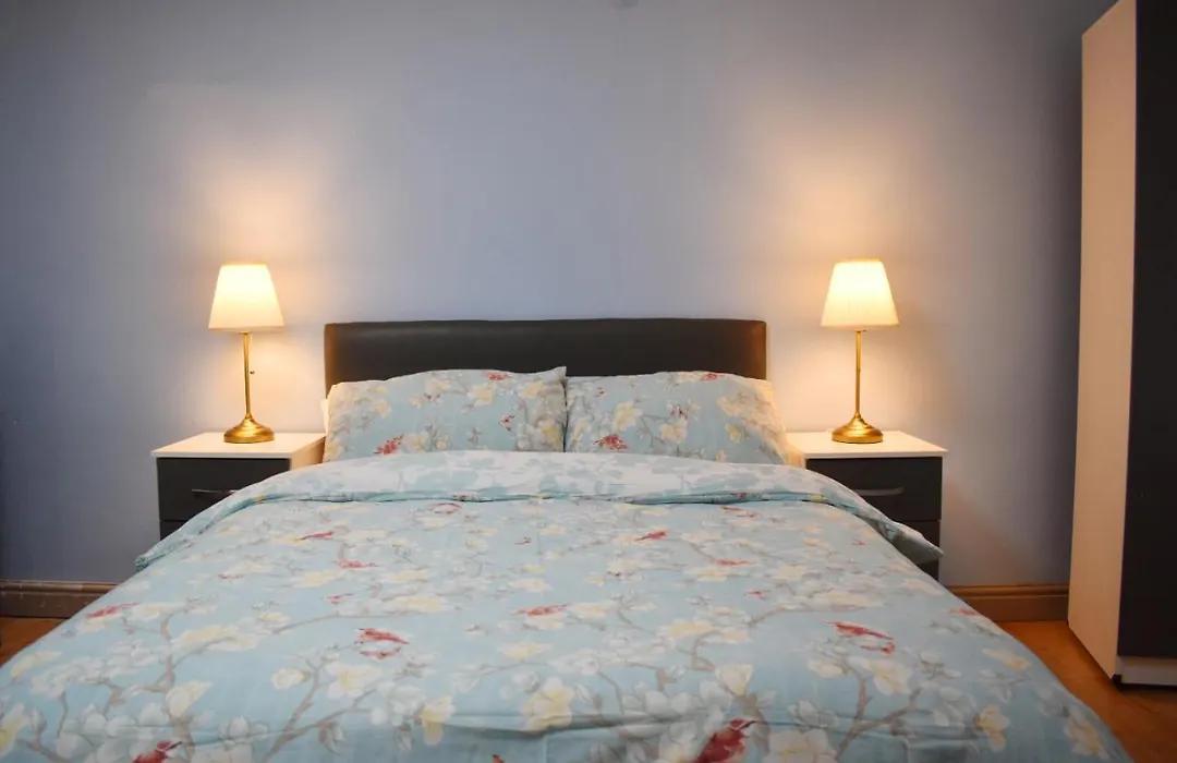 Pleasant Apartment In Near Birmingham City Center-1