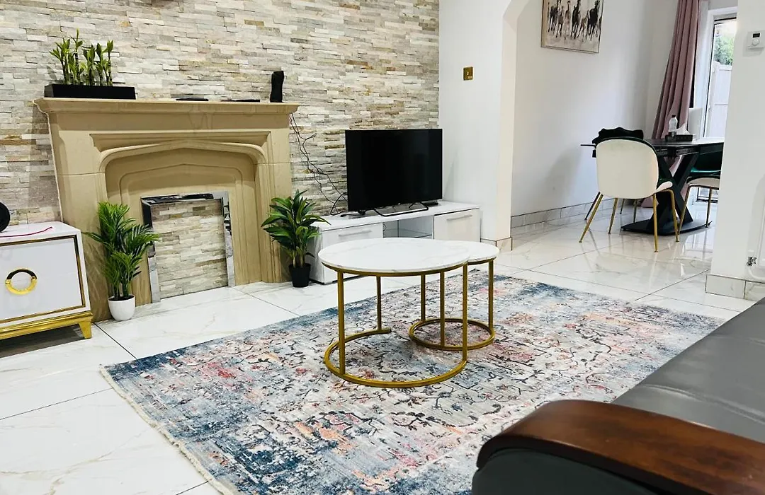 Tyburn Home, Birmingham With Free Parking-1