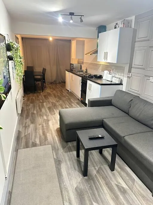 1 Bedroom Apartment, Free Parking, Not Shared! - Birmingham-1