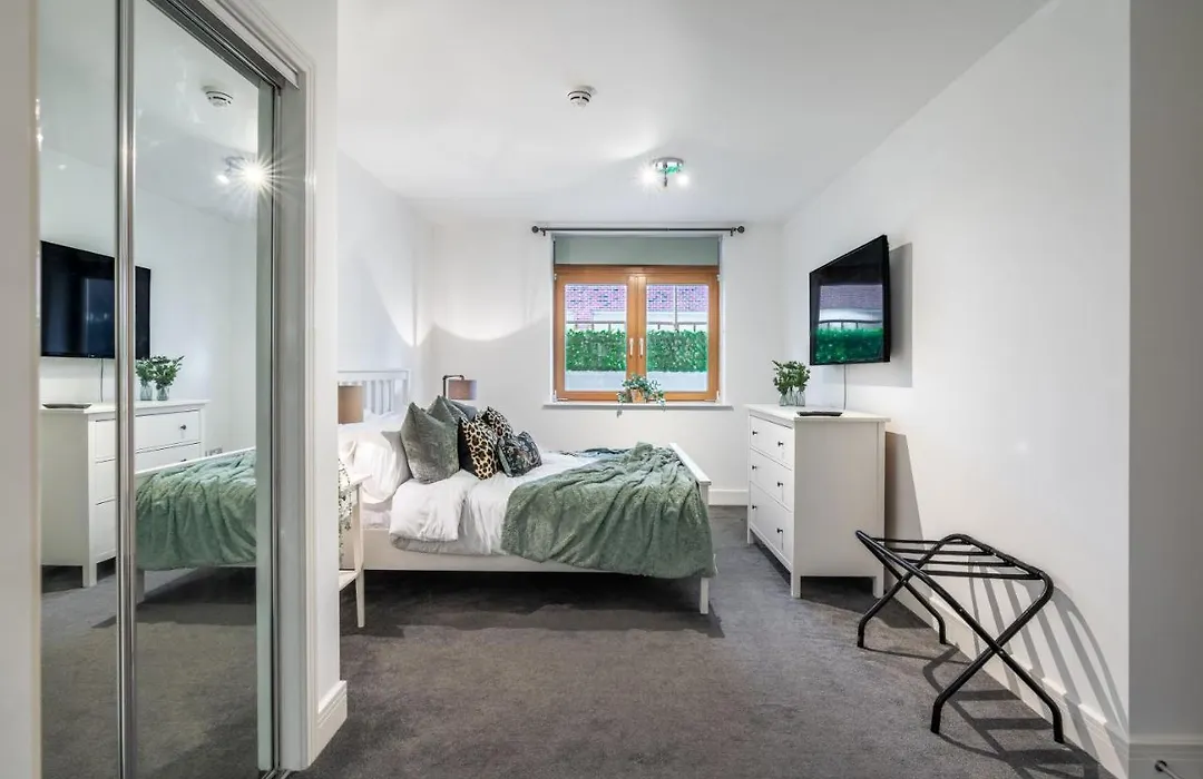 Mailbox 2 Bed Apartment Birmingham City Centre-1