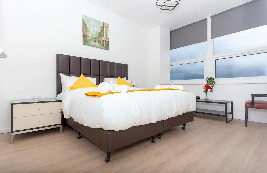 One Bedroom Apartment Serviced Apartment Smethwick Flat 320-1