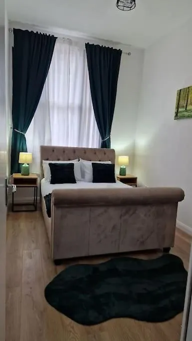 Cosy 2 Bedroom Apartment-1