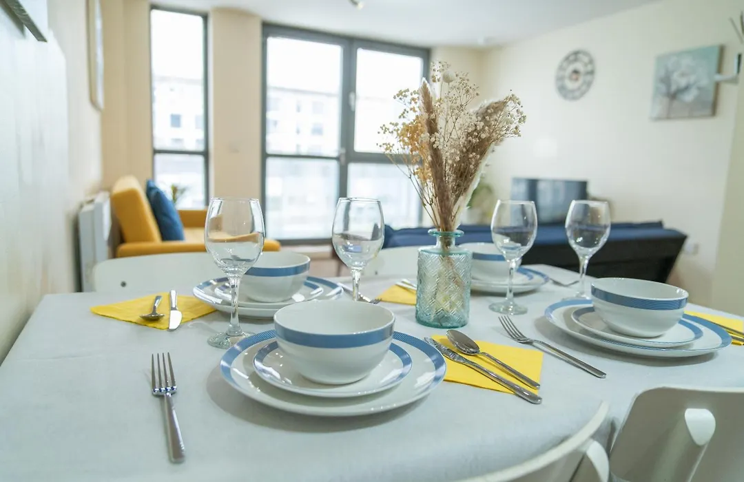 Stay In Our Stylish Flat! & Secure Building & Sleeps Up To 4-1