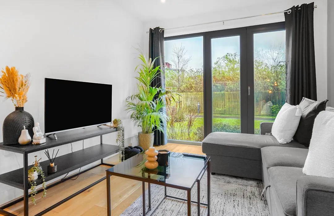 Axium Escape- 2 Bed Apartment, Birmingham City Centre-1