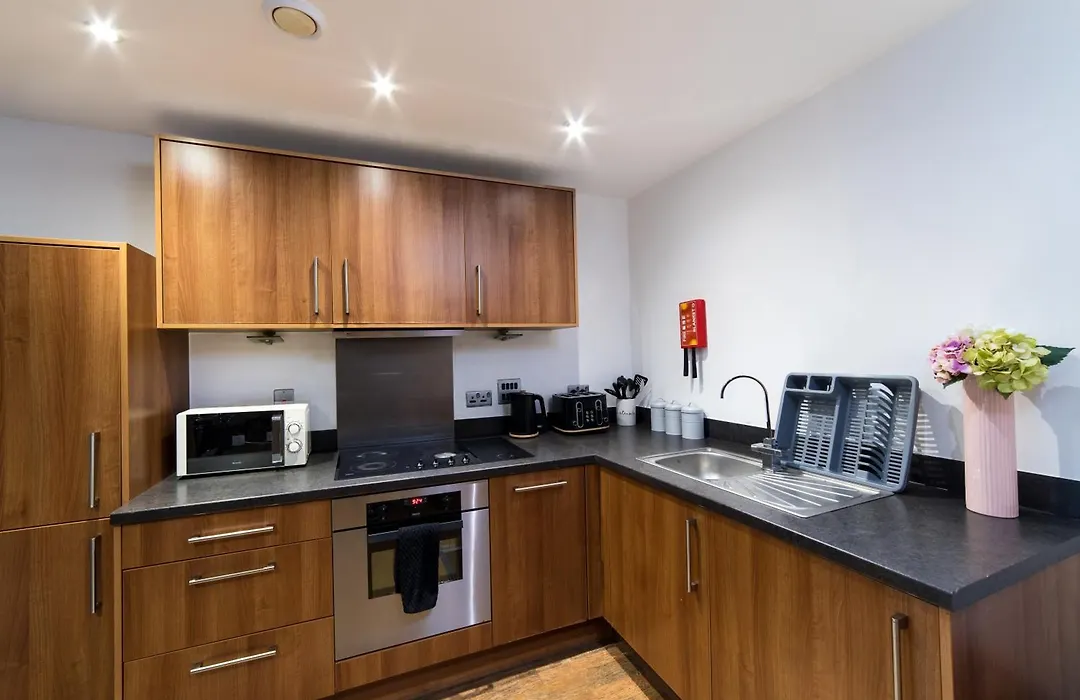 Cutlass Court Apartments By Comfort Zone-1