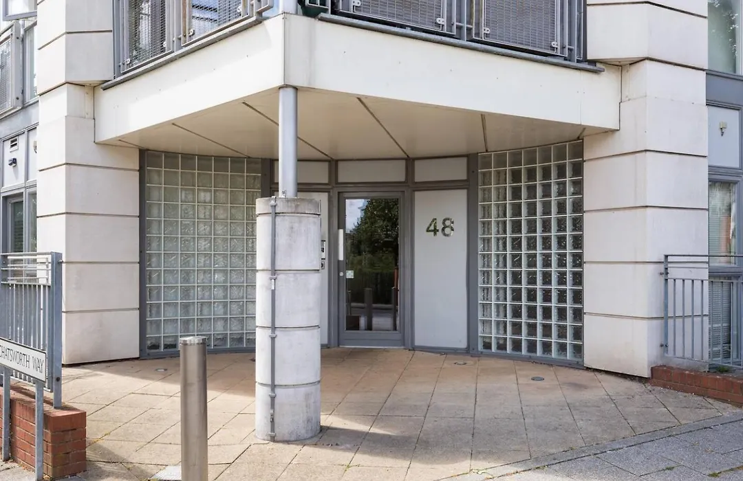Spacious City Centre Apartment - Balcony - Smart Tv - Wifi- 448A-1
