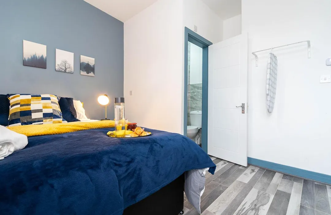 Sky Rooms Modern Studio Apartment 2-1