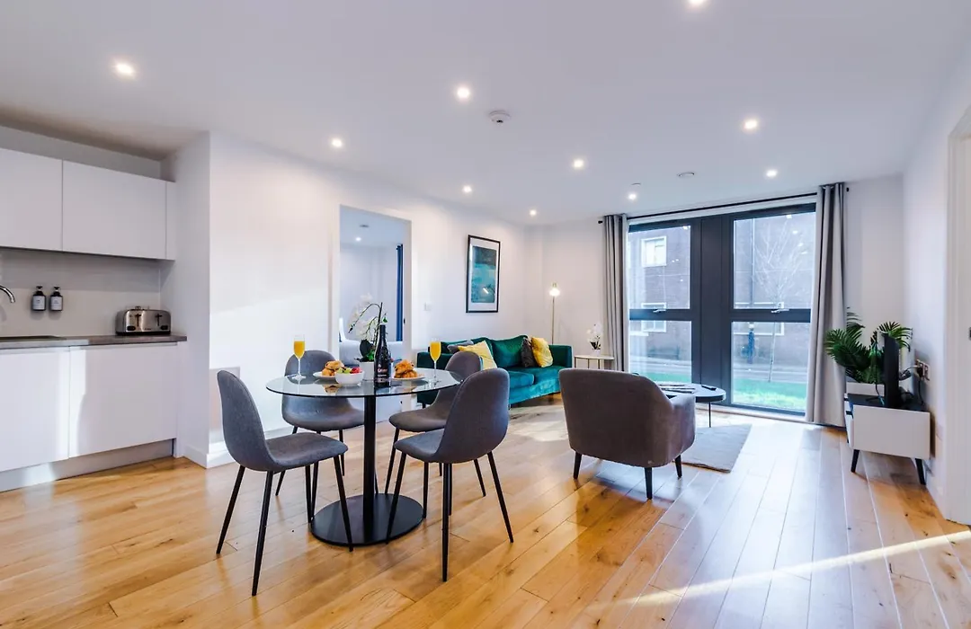 Remarkable 2-Bed Apartment In Birmingham-1