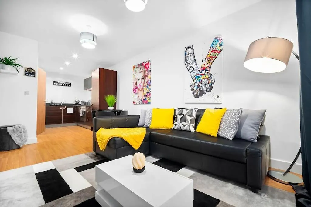 Urban 1Br Apartment + Free Parking By Azura Nights-1