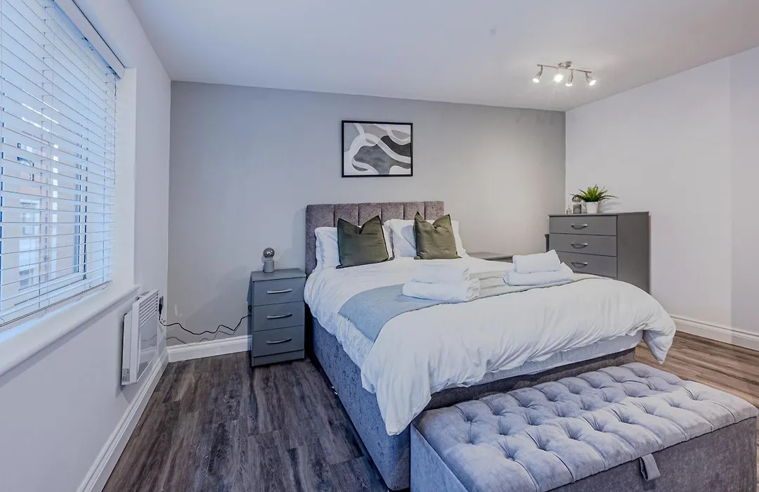 Spacious & Modern - 3 Bedroom - Gated - Free Parking - Jewellery Quarter-1