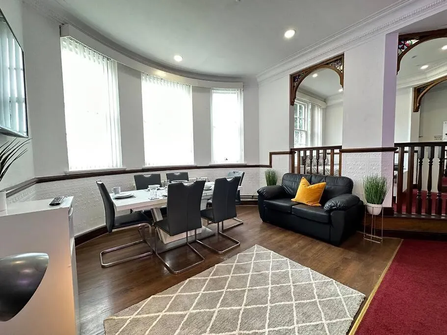 Modern Haven In Dudley With Free Parking!-1