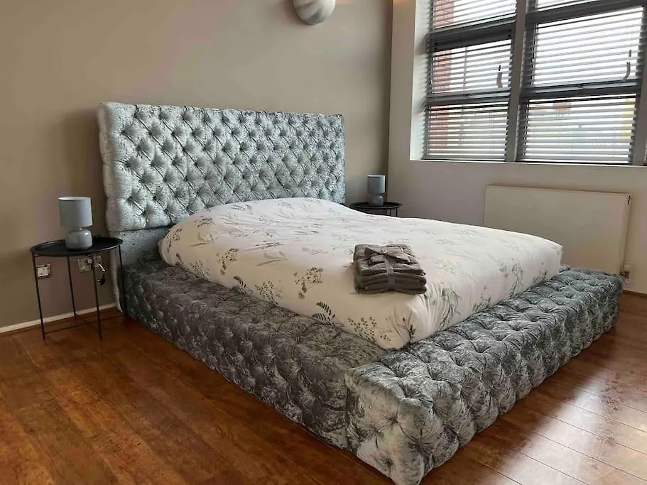Elegance 1 Bedroom Retreat In City Centre-1