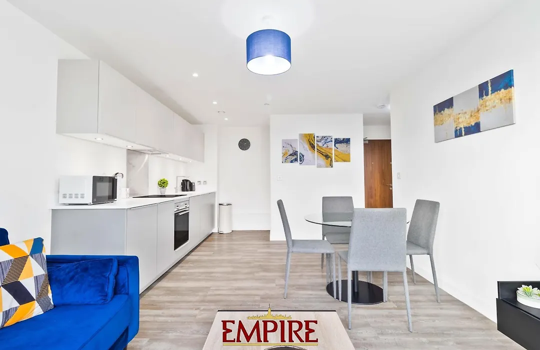 Lovely One Bedroom Apartment Broad Street!-1