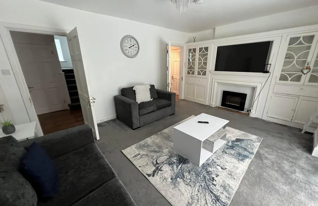 Large 8 Bedroom House In Edgbaston-1