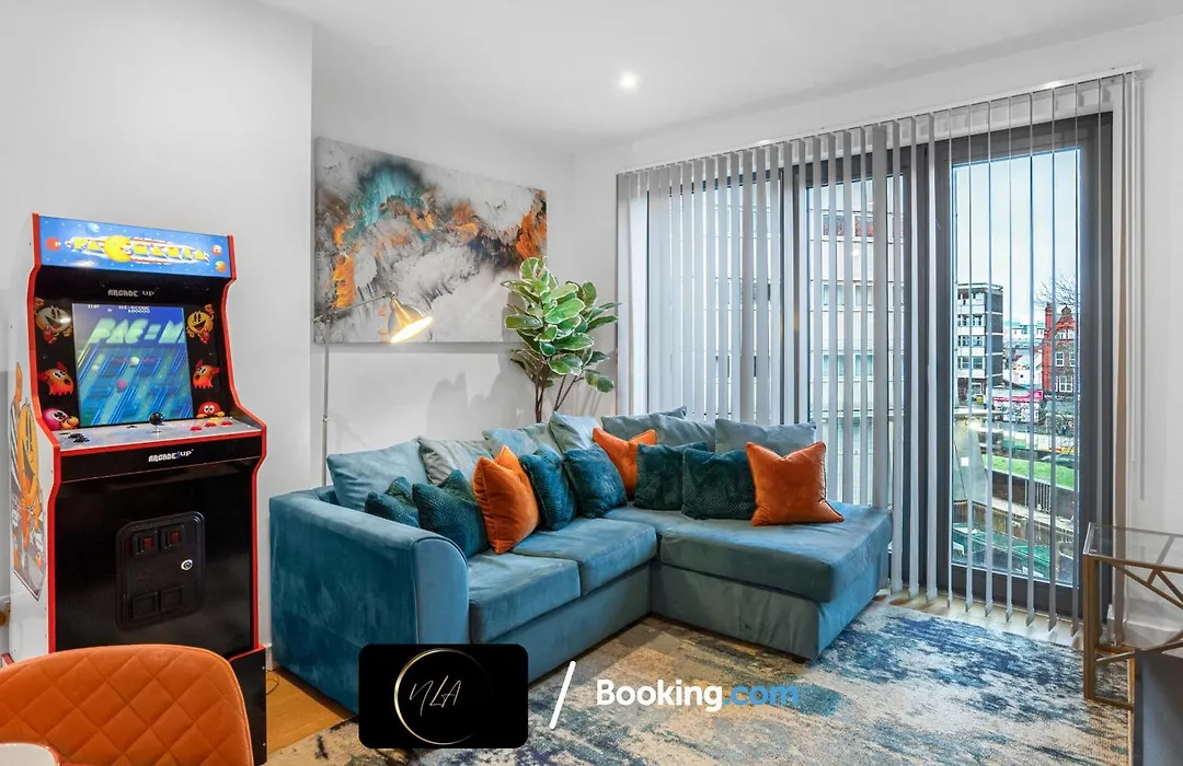 Modern 2-Bed Apartment - Central Birmingham - Sleeps 6-1