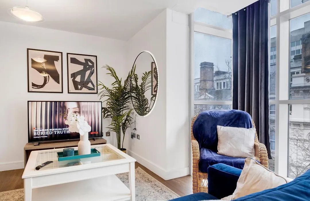 Ultra Stylish 2 Bedroom Apt Centrally Located-1
