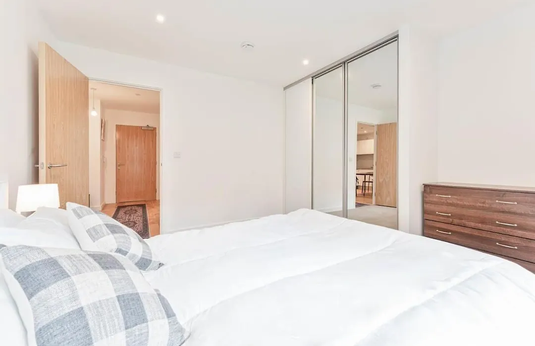Smart 1 Bedroom Apartment In Central Birmingham-1
