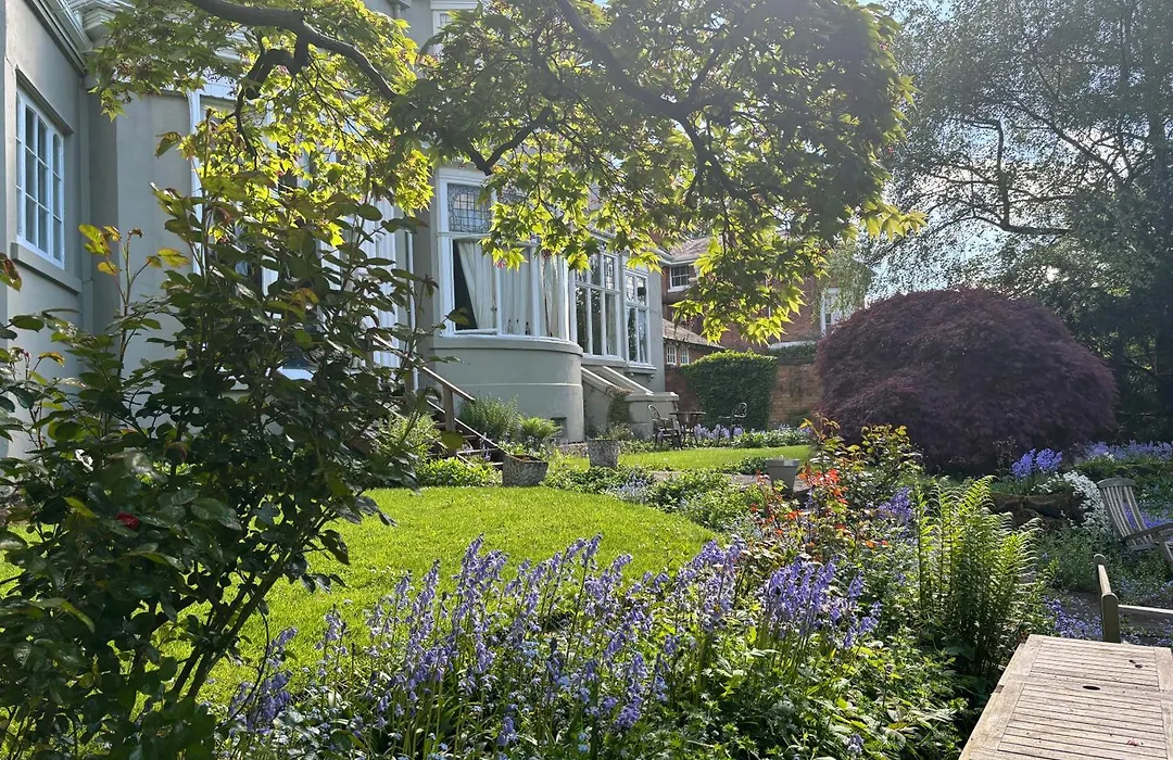 Fabulous Garden Room With En-Suite-1