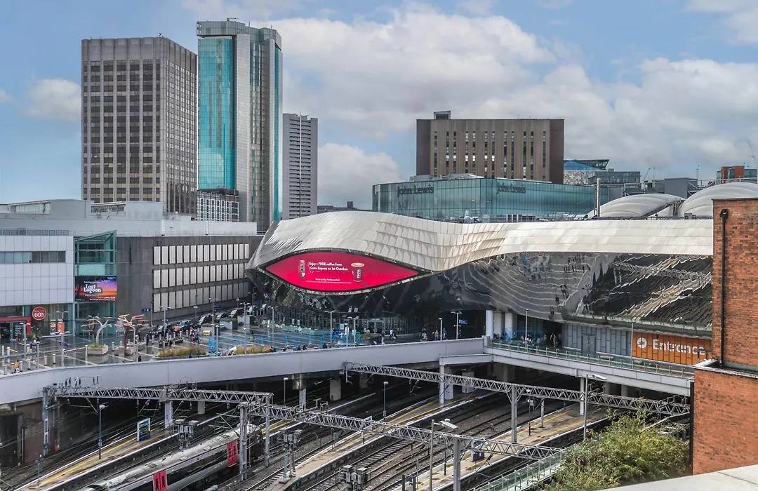 Stylish 2 Bedroom City Centre Apartment Sleeps 6 With 1 Free Convenient Bullring , Grand Central Parking-1