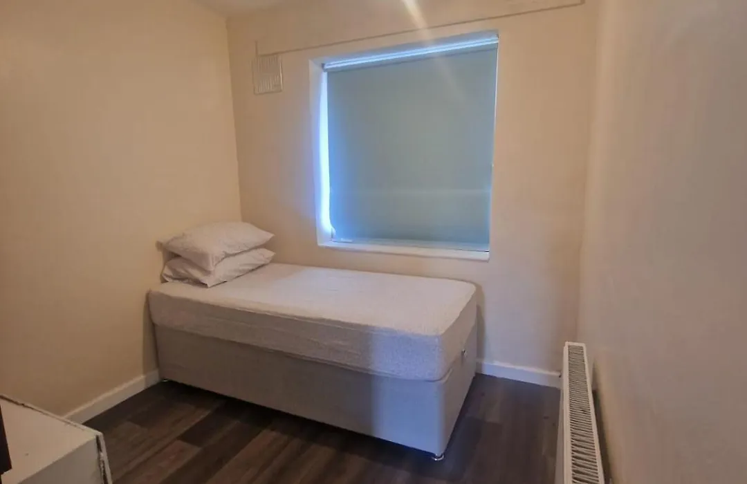 Rooms Avialable In Sheldon Near Birmingham Airport-1