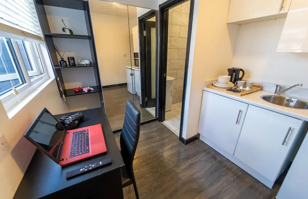 Stay Sa Equipped Studios In Guest House Next To Uob And Qe!-1