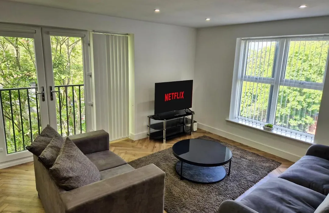 Spacious City Apartment & Free Parking-1