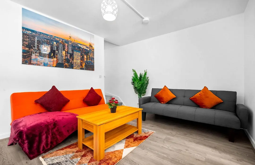 Luxury New House With Free Parking-1