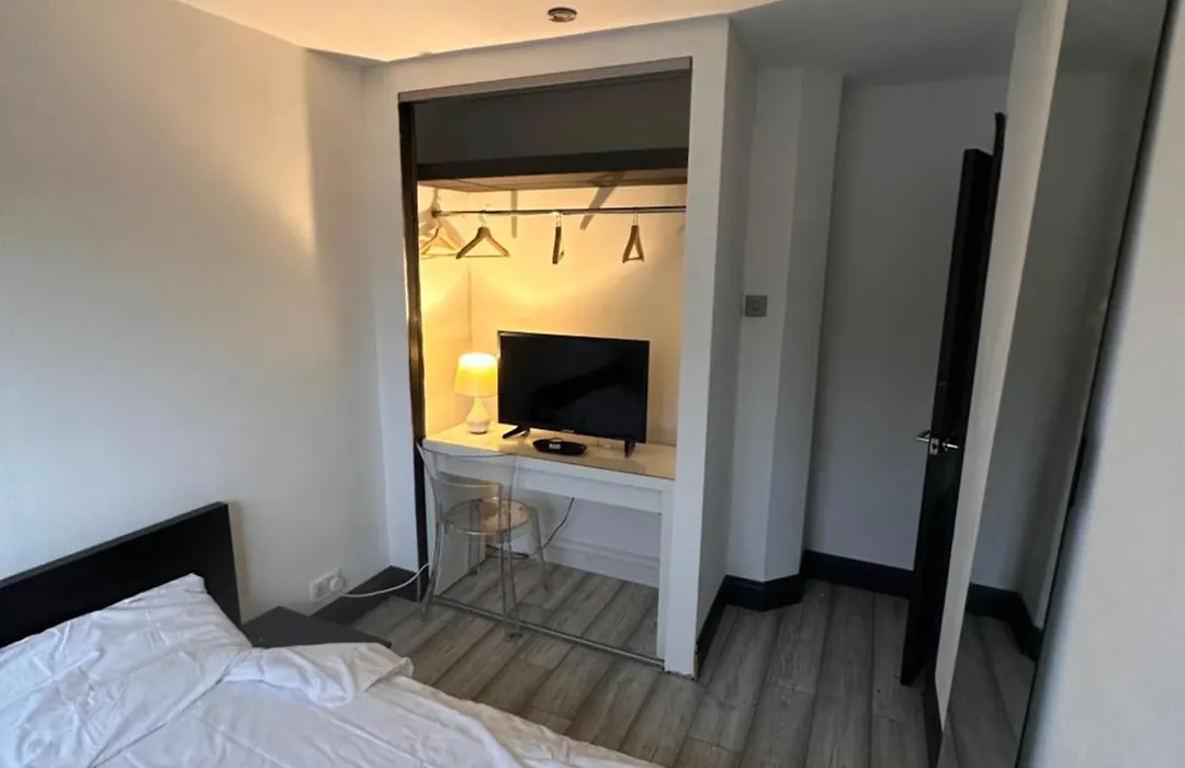 Four Bedrooms And Two Bathrooms Up To Nine People-1