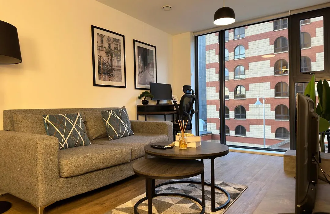 Cozy City Centre Apartment With Free Gym And Free Coffee-1