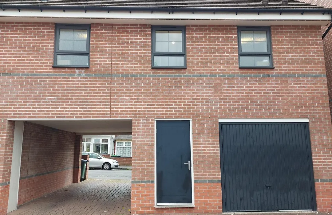 Two Bedroom Semi-Detached Modern House In Birmingham-1