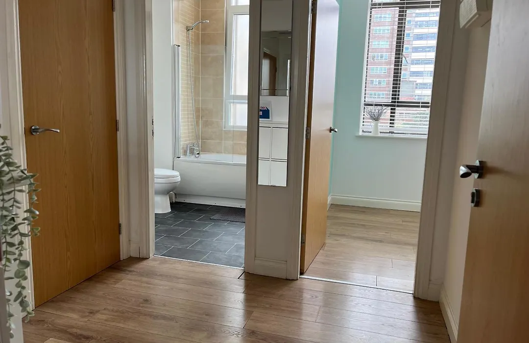 Central Birmingham Modern Apt-1
