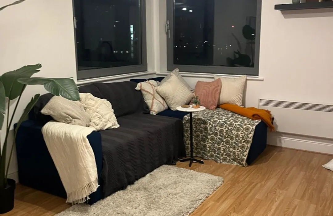 Stunning Modern 2 Bed Apartment With City Views-1