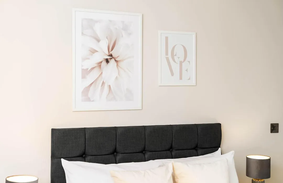 Stylish Apartment - 2 Bedroom - City Centre - Jq - Wifi - Netflix - 10Ah-1