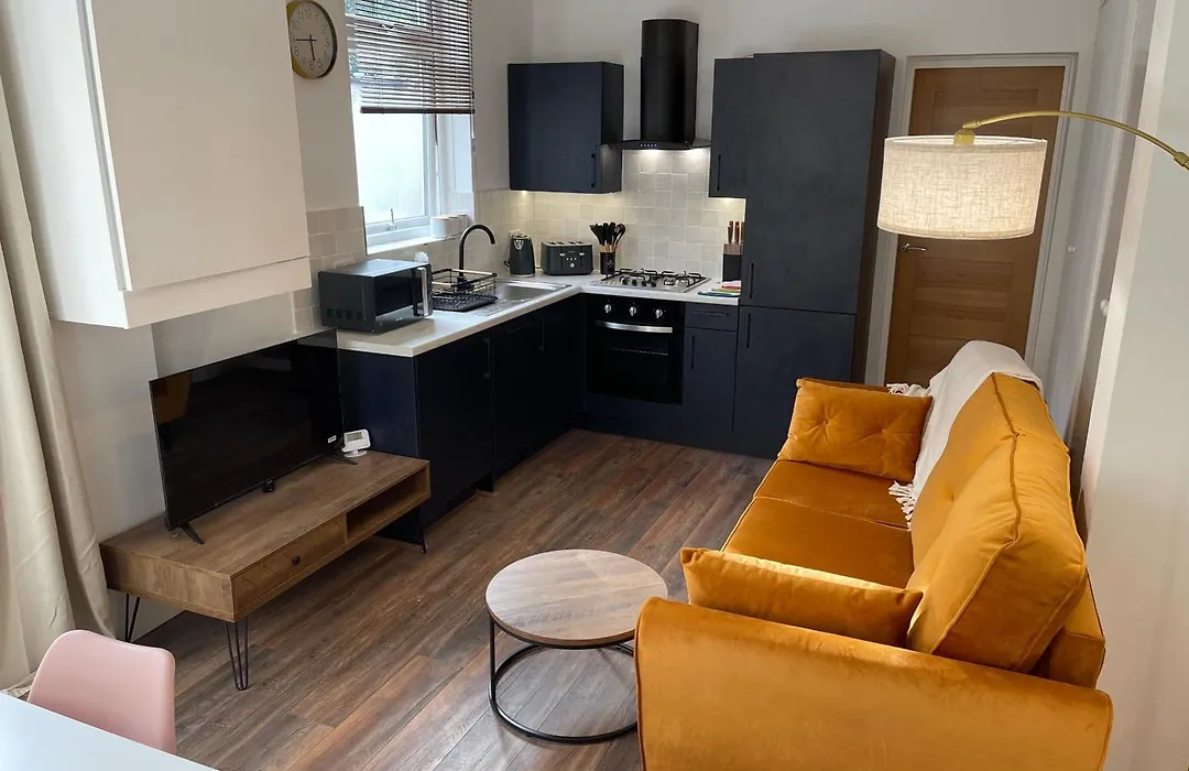 Flat 2, 297 Gillott Road, B16 0Rt-1