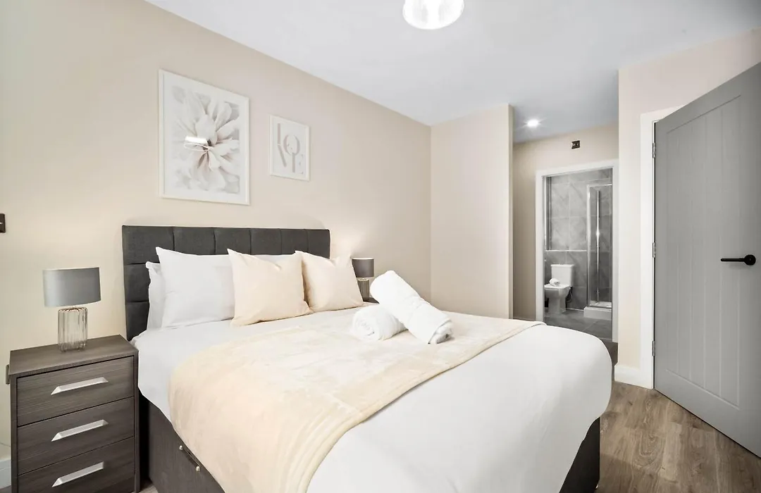 Stylish Two Bedroom - City Centre - New Executive Development - Jq 6Ah-1