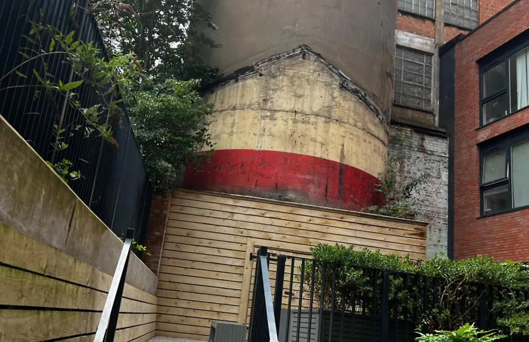 Luxurious 1-Bedroom With Parking-1