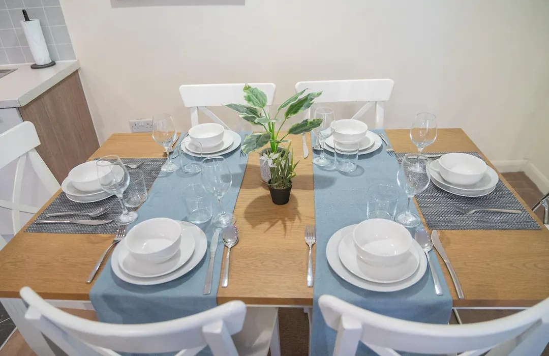 Steps Away From New Street Station & 2 Beds & 2 Baths Flat At City Center-1