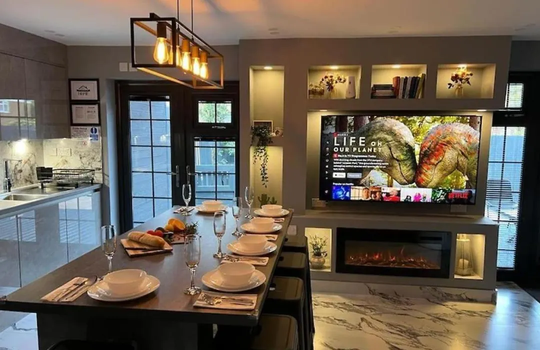 Urban Escape 4Bedroom House- With Free Private Parking - Birmingham City-1