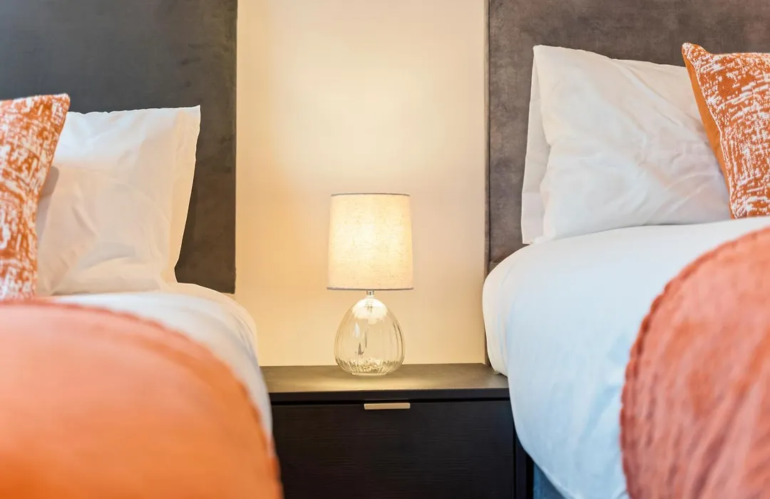Shanti Suite - 2Bed 2Bath City Centre - Wifi - Netflix- Parking- Modern- Perfect For Family, Contractors, Leisure, Business By Shanti Nights-1