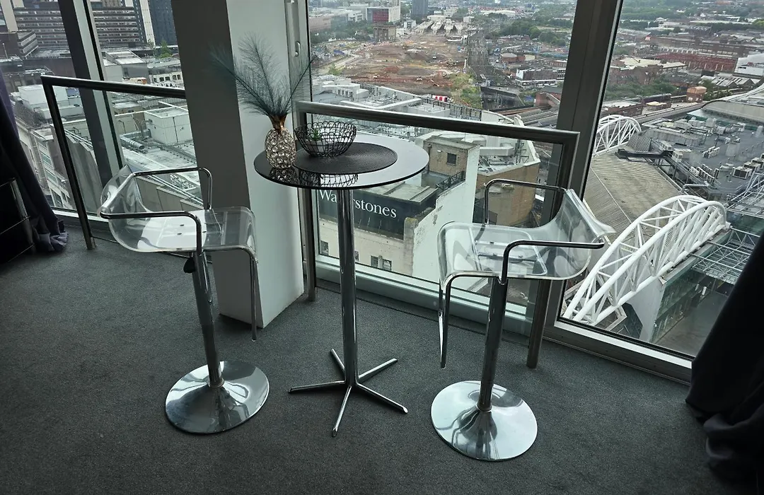 Heart Of City, Centre Point Luxury Apartment-1